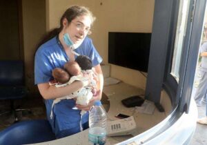 Enfermeira salva 3 recém-nascidos em hospital destruído em Beirute